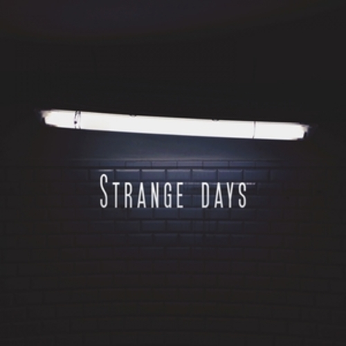 Afficher "Strange Days"